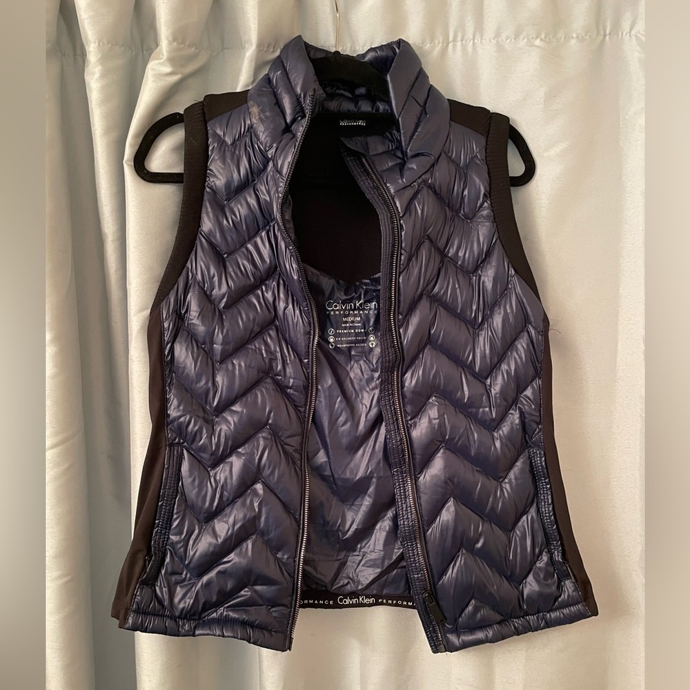 Calvin Klein Women’s size Medium Deep Blue Herringbone Pleated Premium Down Vest
